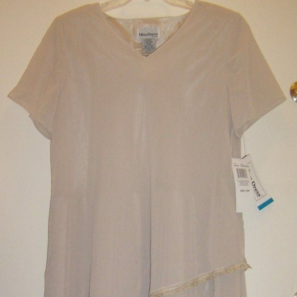 Beautiful beaded lace dress it looks like a 2 pc